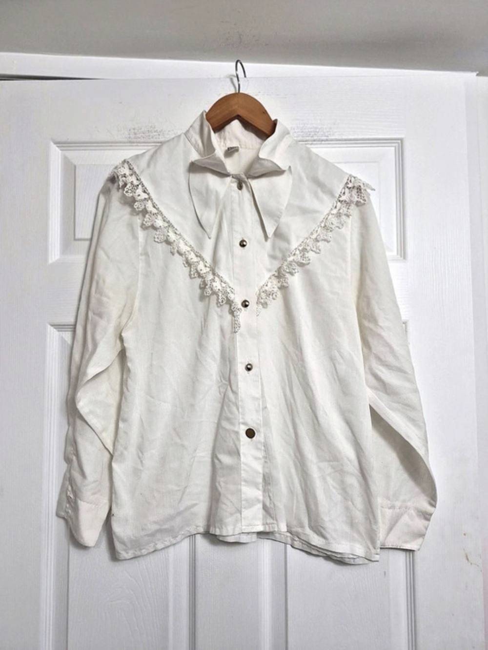 tru blouse White Lace Trim Button Down Size 40